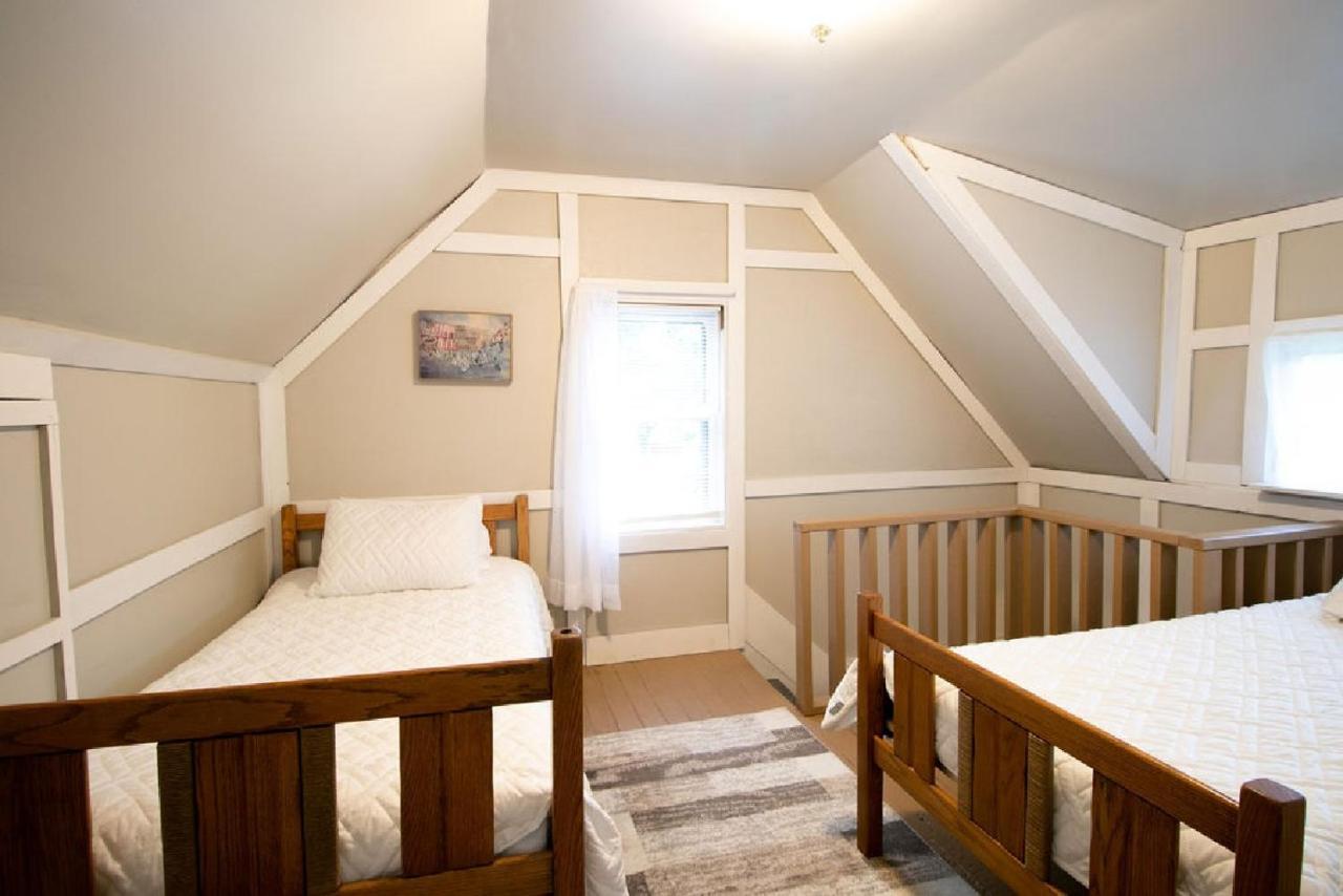Downtown 2 Bedroom Cottage, Sleeps 6, Walking Distance To Honeywell, Downtown Restaurants, Shopping Wabash Exterior photo
