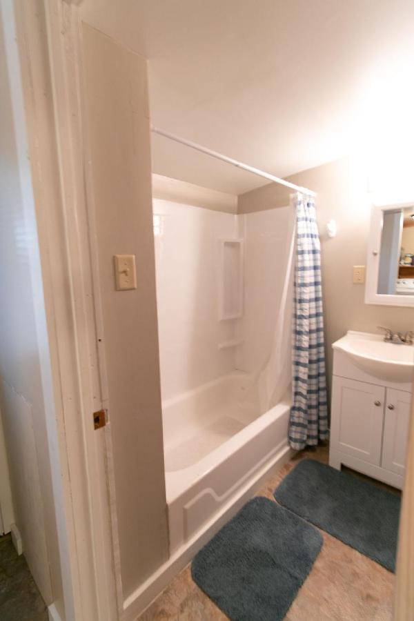 Downtown 2 Bedroom Cottage, Sleeps 6, Walking Distance To Honeywell, Downtown Restaurants, Shopping Wabash Exterior photo